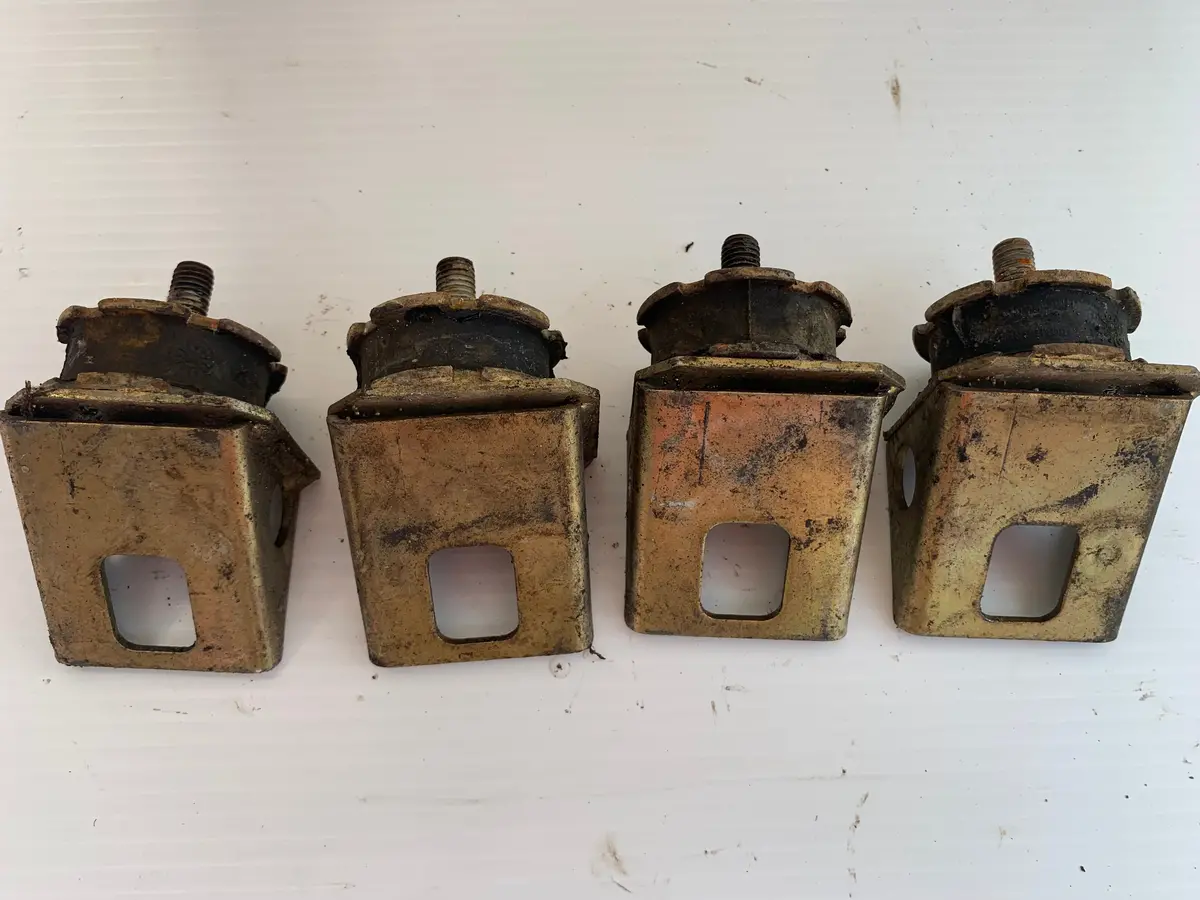 Skidoo Formula Motor Mounts 1