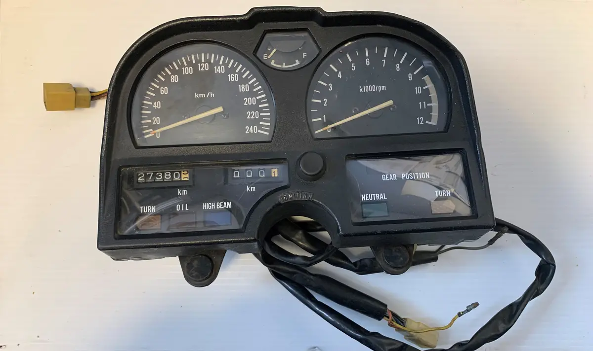 Gs750e Speedo, Gauges 1