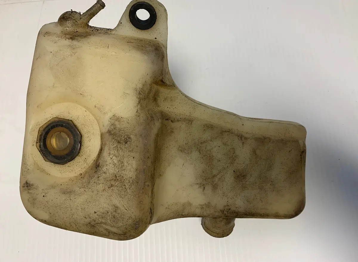 Gt380 Gt550 Oil Tank 1