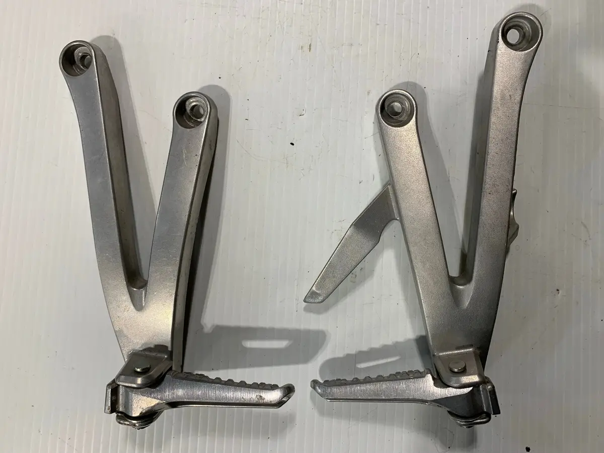 Cbr600rr Rear Footpegs And Brackets 1