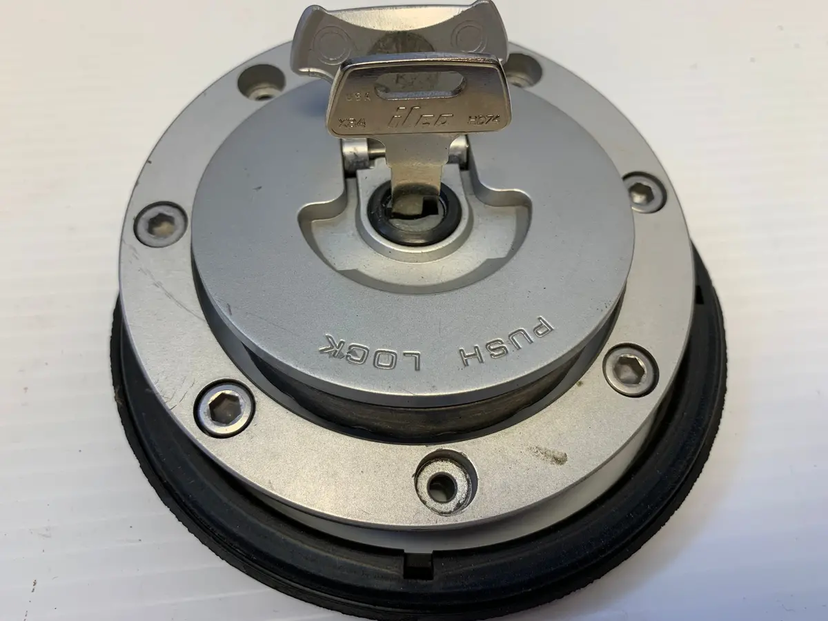 Cbr600/900/1000 Rr Gas Cap 1