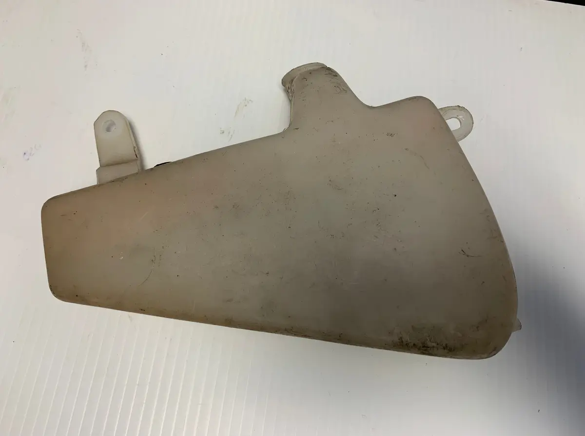 Fzr400/600 Coolant Tank 1