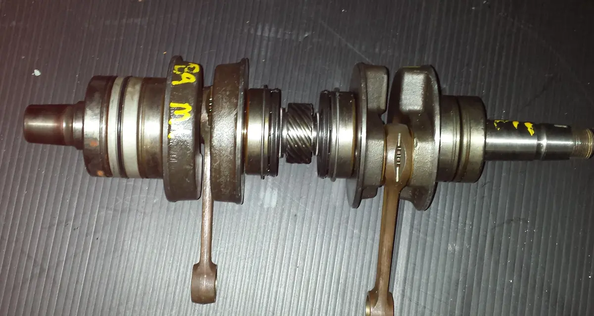 1989 Mach 1 580 Crankshaft 1