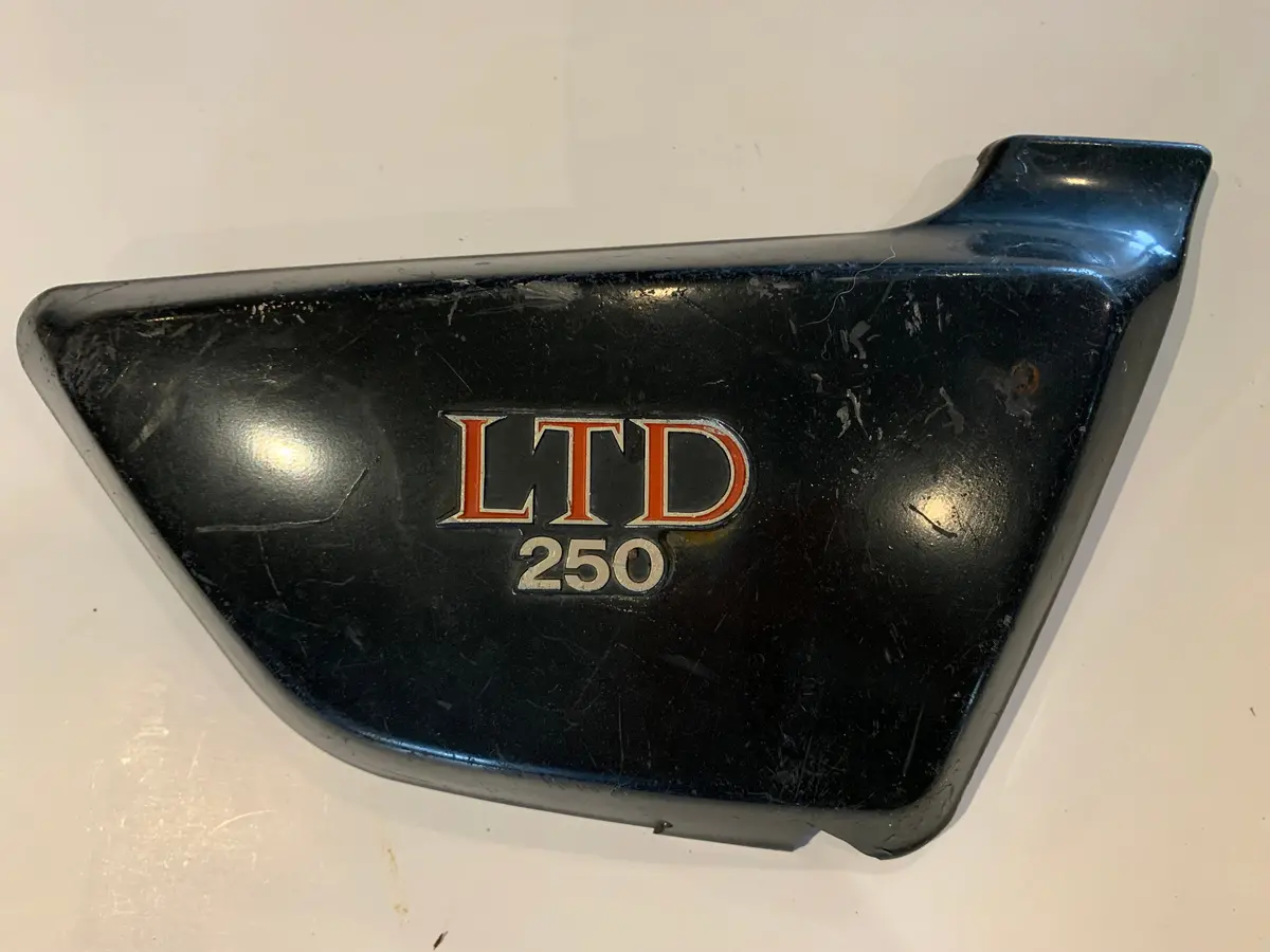 Kz250 Ltd Right Side Cover 1