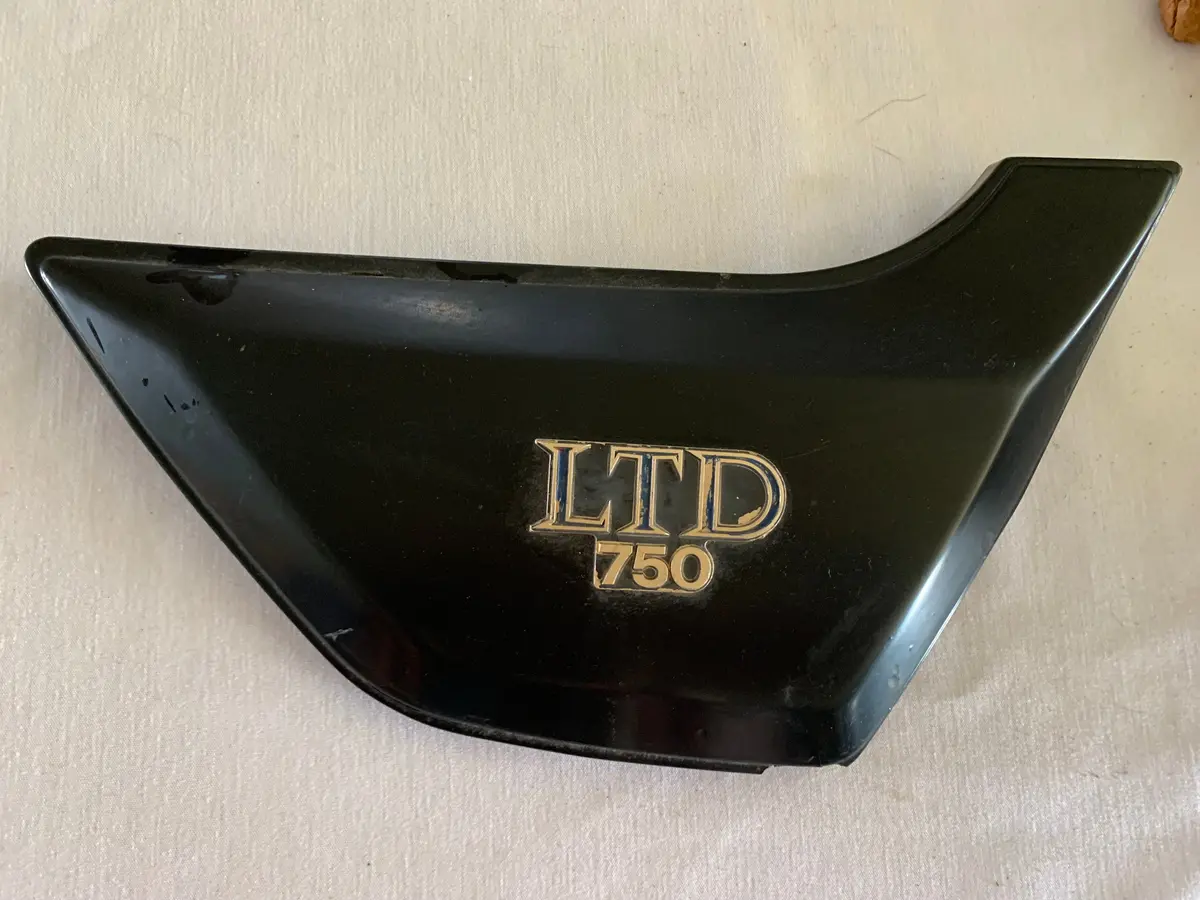 Kz750 Ltd Right Side Cover 1