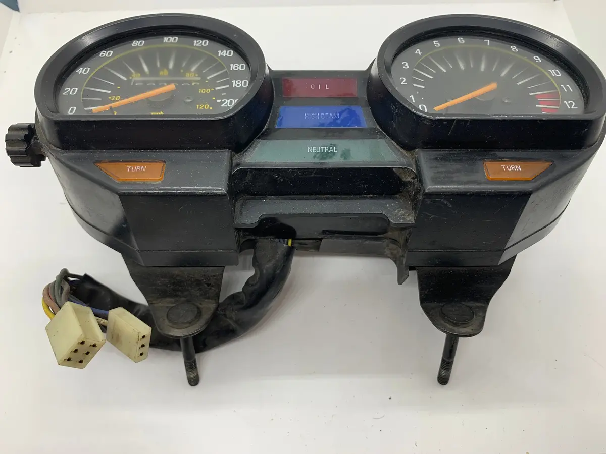 Yamaha Maxim 400 Gauges 1