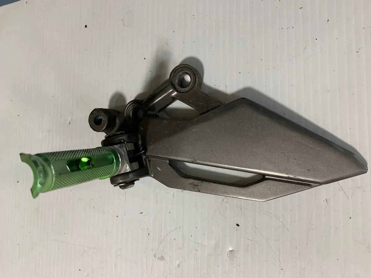 Ninja 300 Abs Front Left Footpeg And Bracket 1