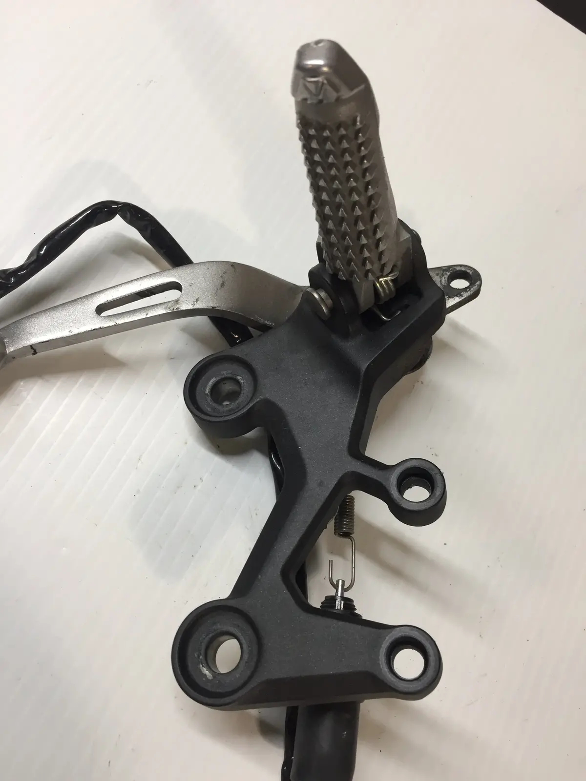 Ex400 Ninja Right Footpeg / Bracket 1