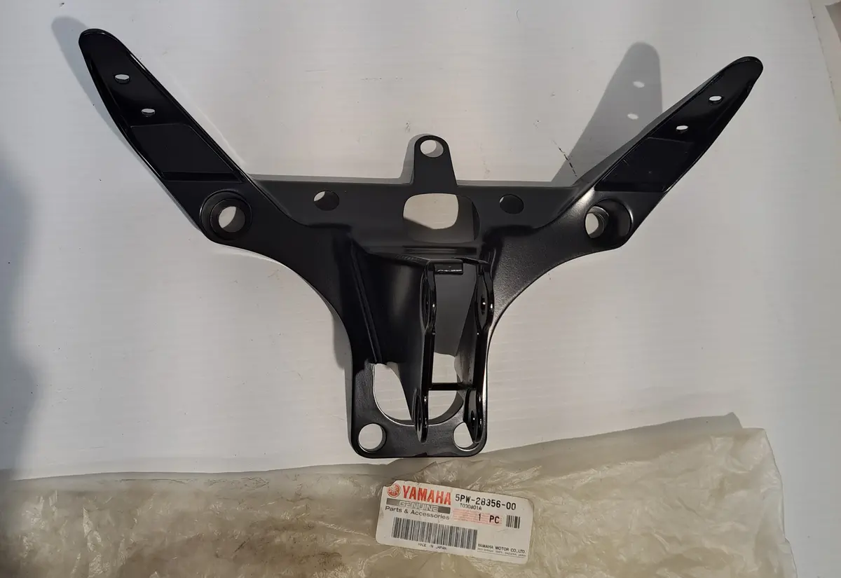 Yzfr1 Upper Fairing Stay 1