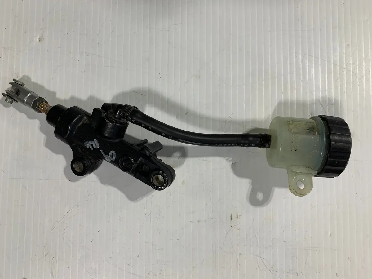 Yzfr6 Rear Brake Master 1