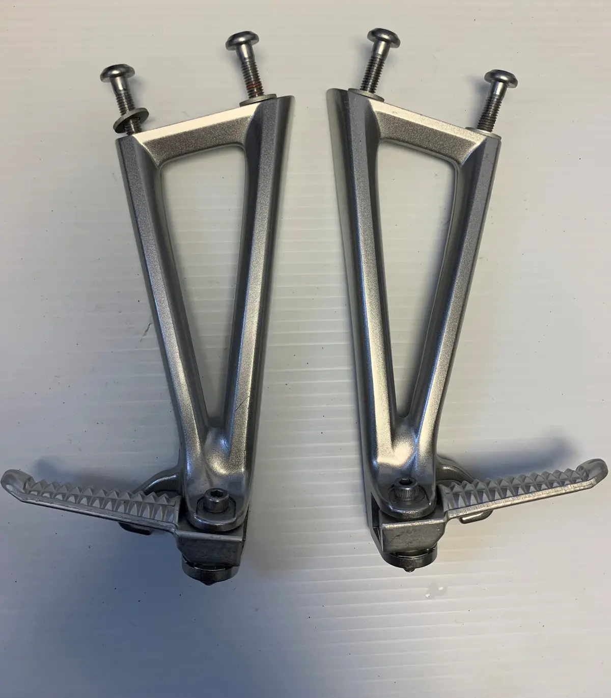 Yzfr6 Passenger Footpegs 1