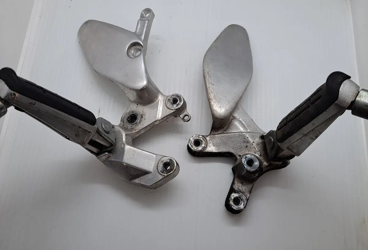 Yzf600r Footpegs And Brackets 1