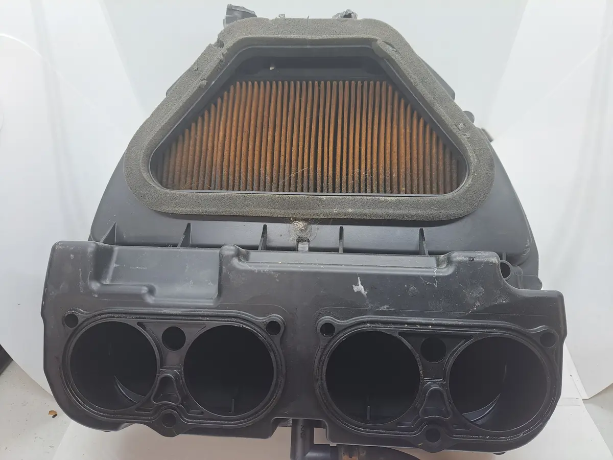 Yzf-R1 Air Cleaner Case 1