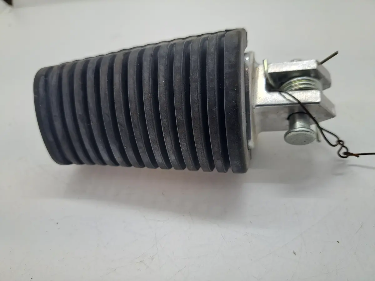 V-Star 1100 Right Footpeg 1