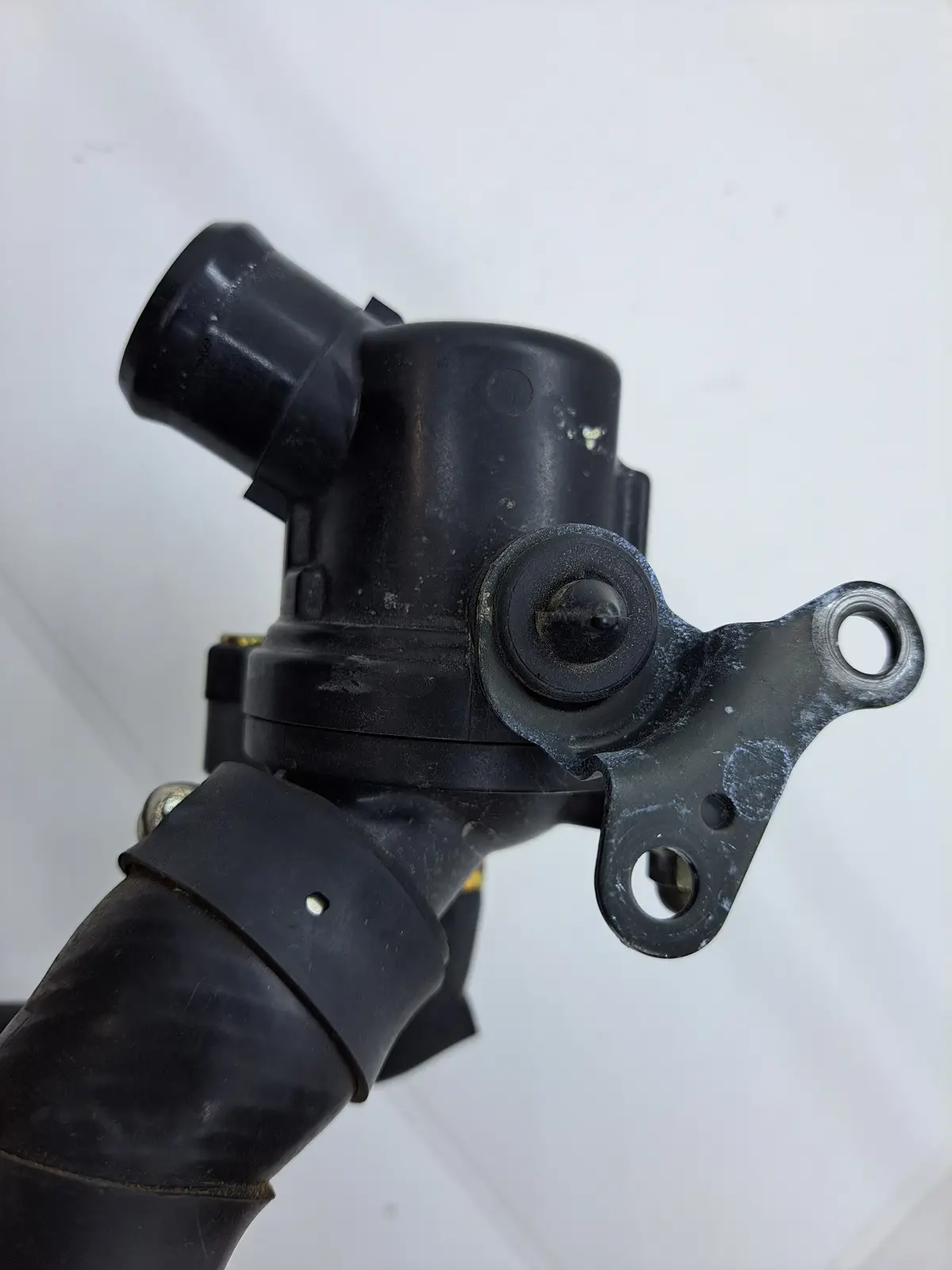 Yzf-R1 Thermostat With Pipe 1
