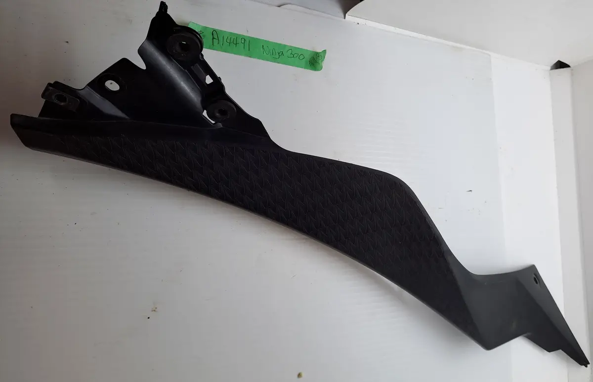 Nina 300 Right Tank Cover 1