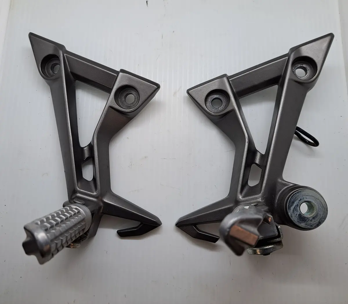 Ninja 300 Passenger Pegs And Brackets 1