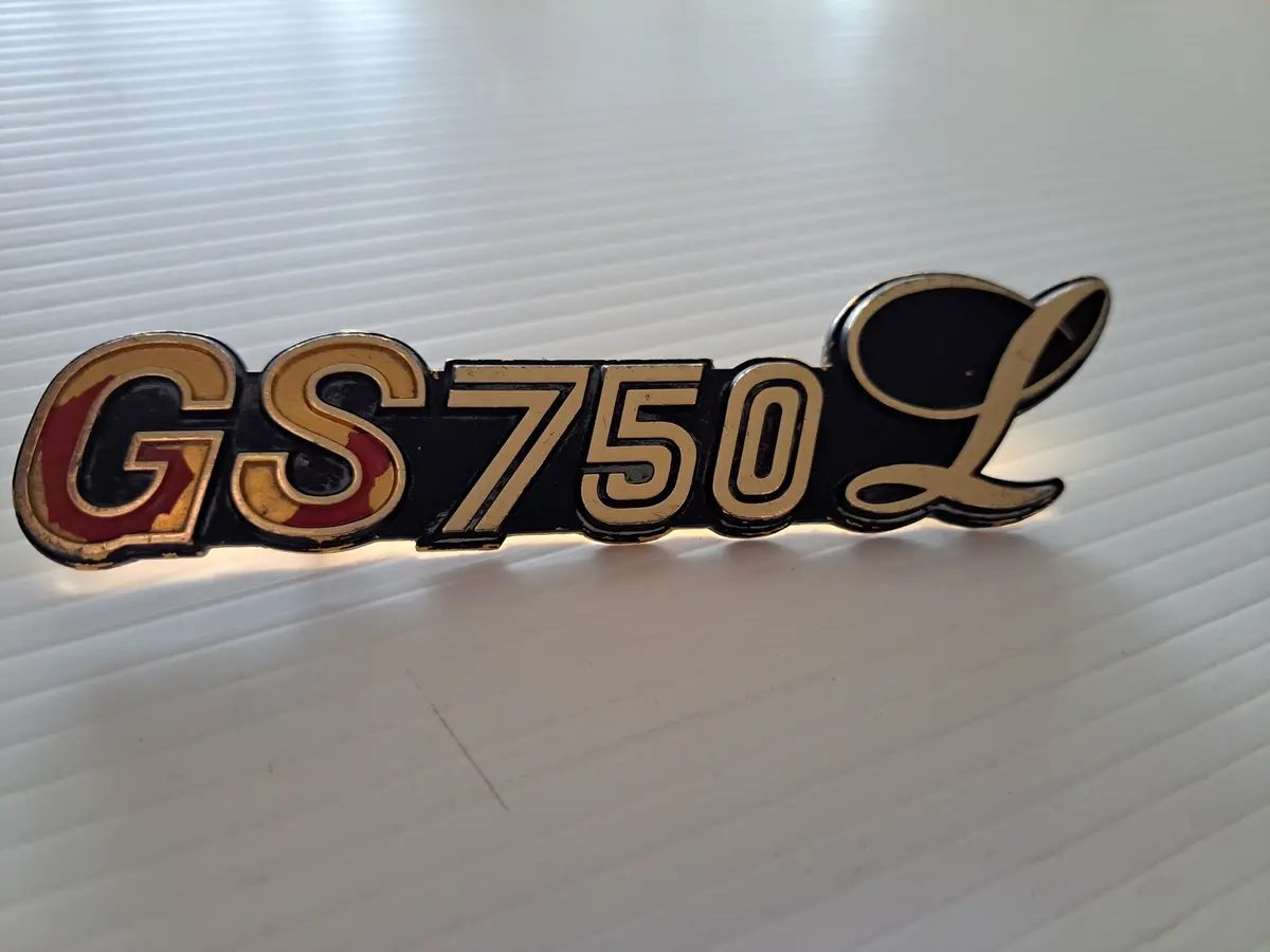 Gs750l Side Cover Emblem 1
