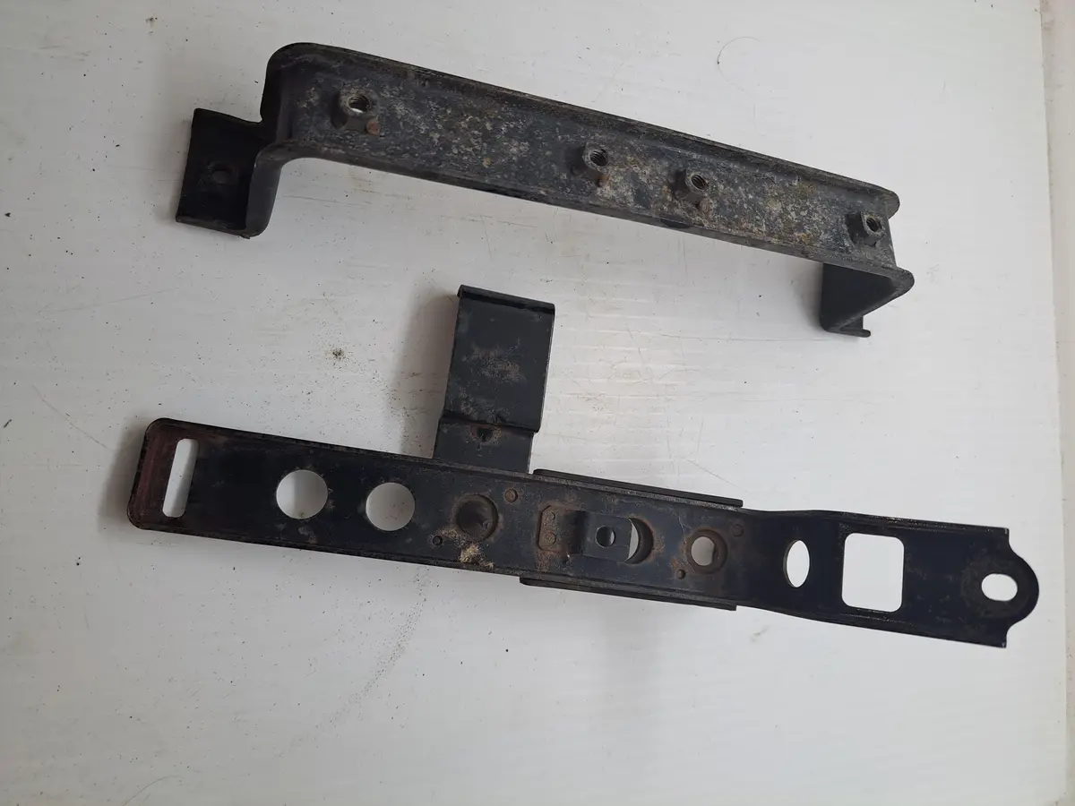 Vulcan Nomad 1500 Battery/Regulator Bracket 1