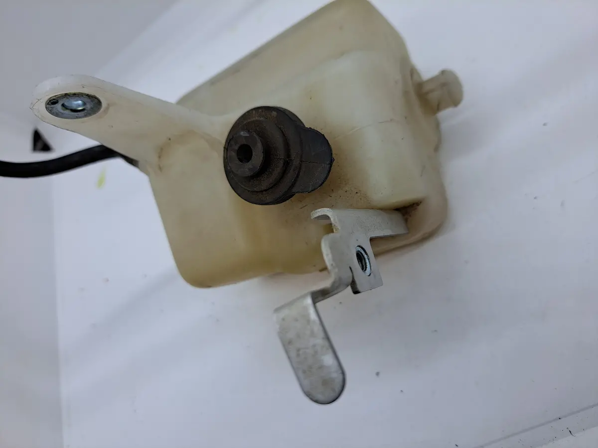 Yzf-R1 Coolant, Recovery Tank 1