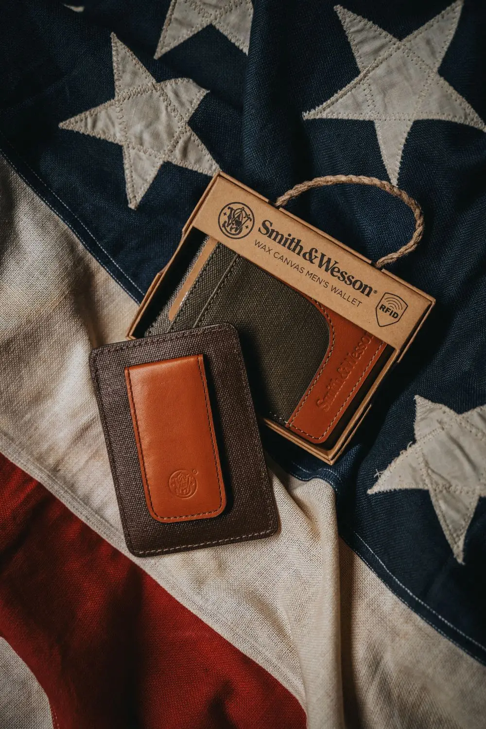 Smith & Wesson Wax Canvas Men's Wallet With Money Clip 1
