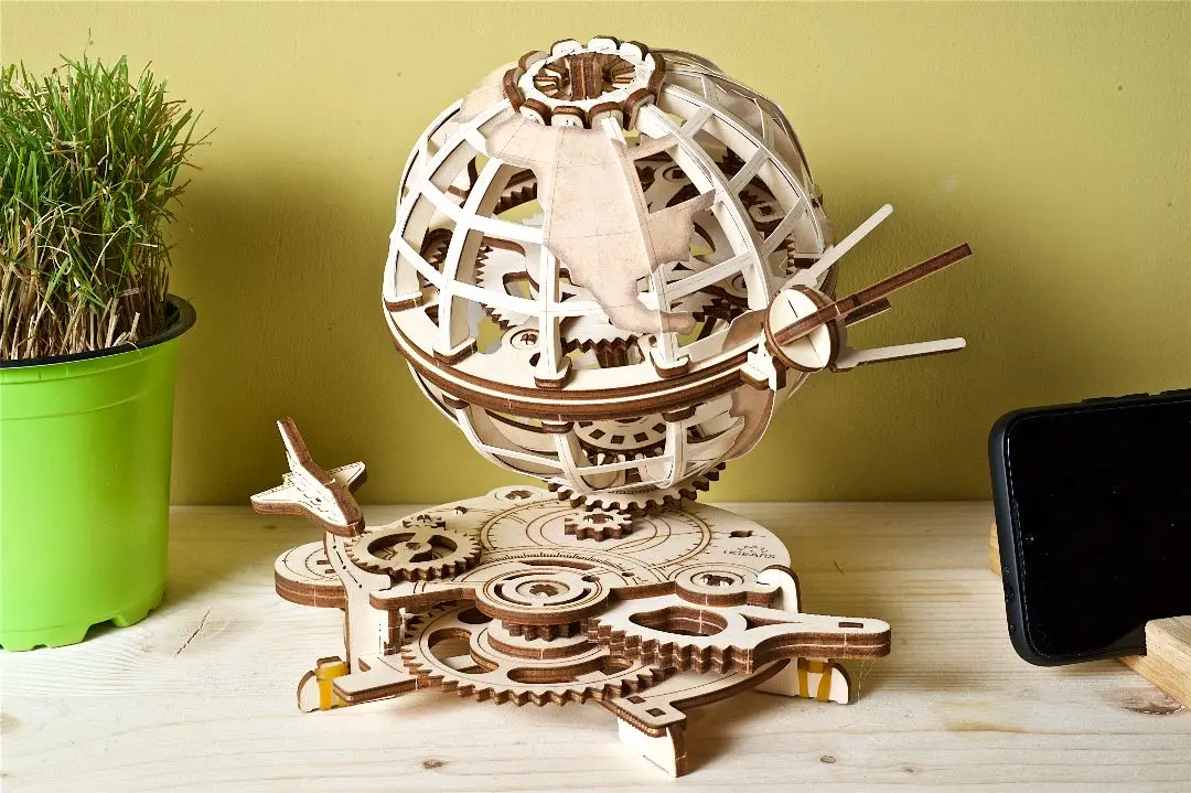 Ugears Model Globe - 184 Pieces 1