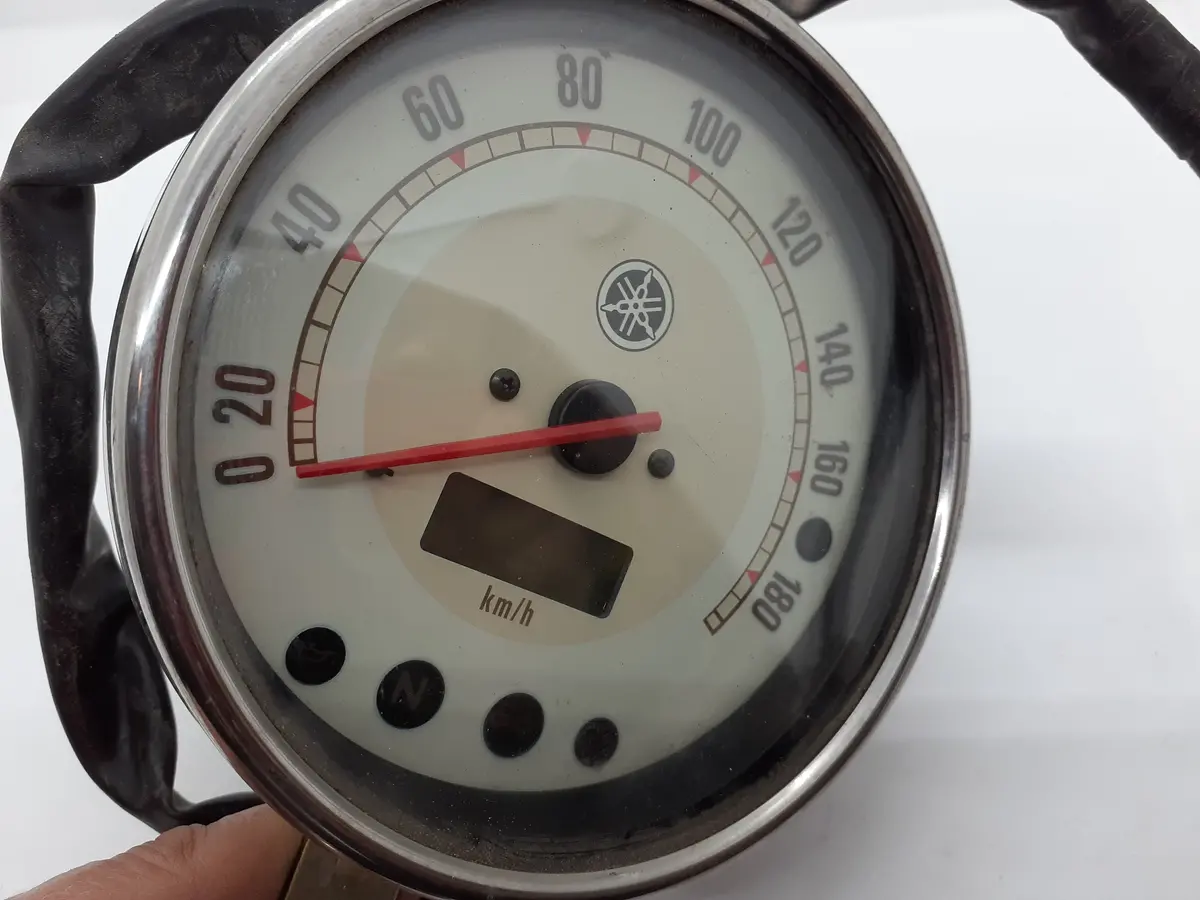 V-Star 1100 Classic Speedo 1