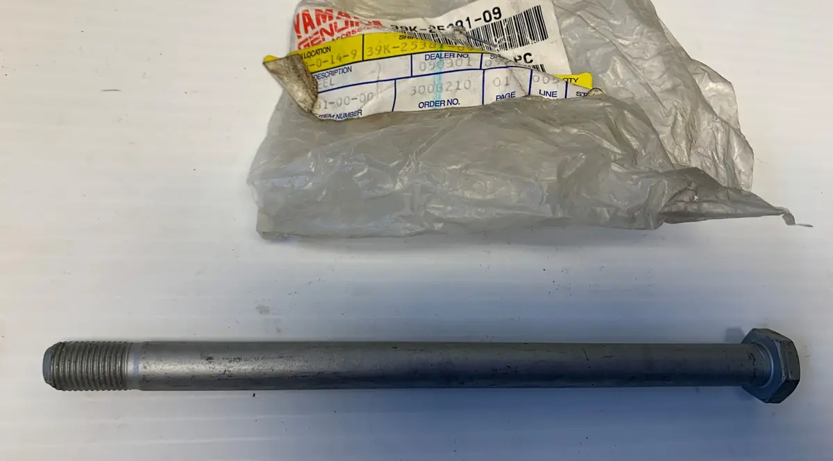 Yz80 Rear Wheel Axle 1