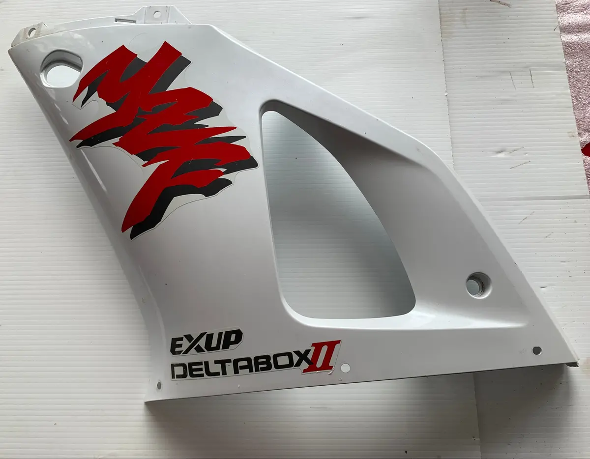 Yzf R1 Left Mid Panel White 1