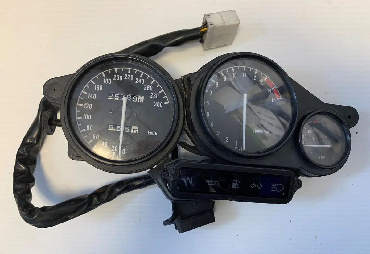 Yzf 750 Speedo Gauges 1